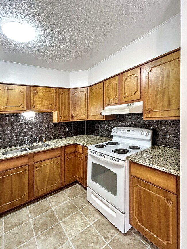 Foto del edificio - 1212 Hillcrest Dr