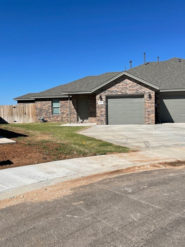 Primary Photo - 1609 Ave. O-FOR SALE