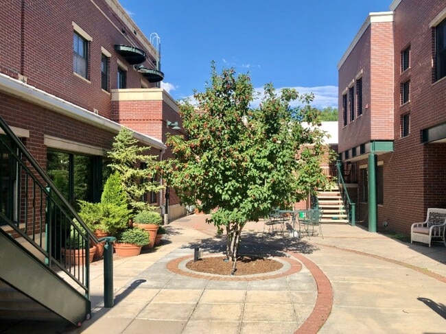 Building Photo - 315 E Mountain Ave