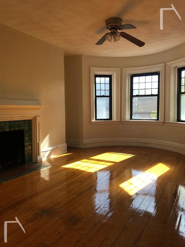Photo - 530 Newbury St.,