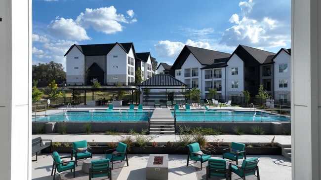 Building Photo - Istana At Wurzbach