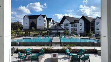 Building Photo - Istana At Wurzbach