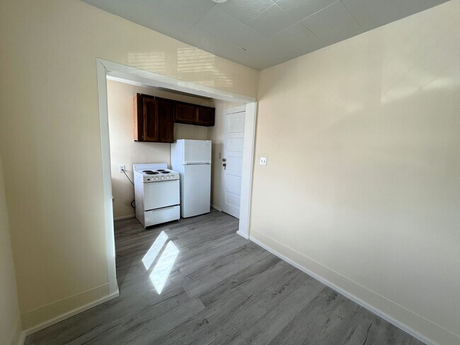 Building Photo - 315