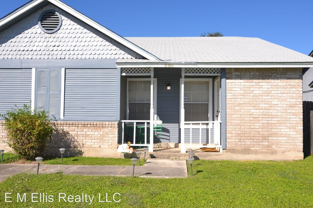 8911 Fall River Dr, San Antonio, TX 78250 House Rental in San Antonio