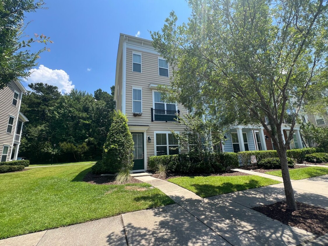 Primary Photo - 3 Bedroom Townhouse in Bolton's Landing - ...