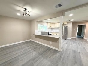 Building Photo - 2214 Marlen Ave