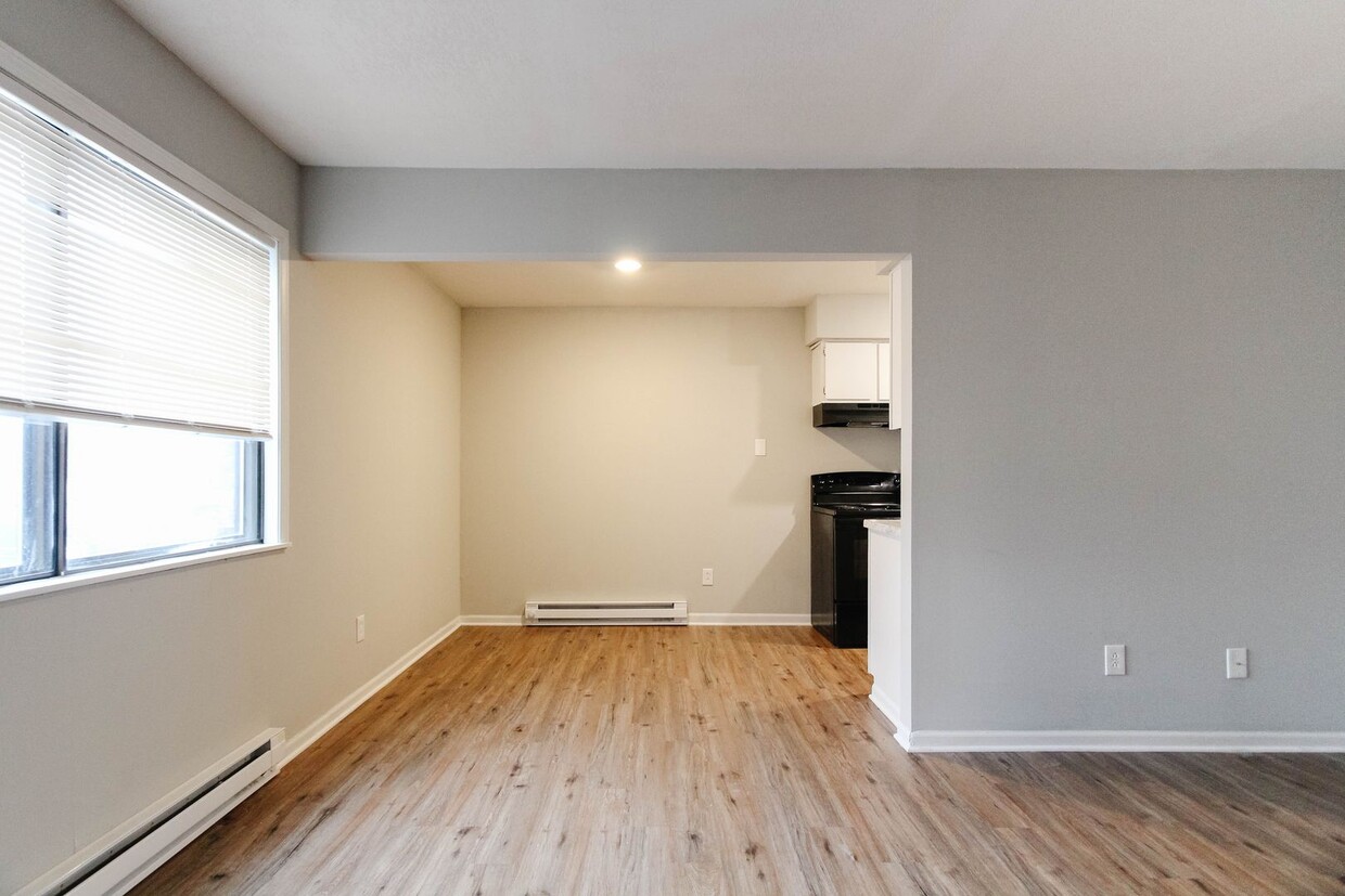 Foto principal - 300 S West St