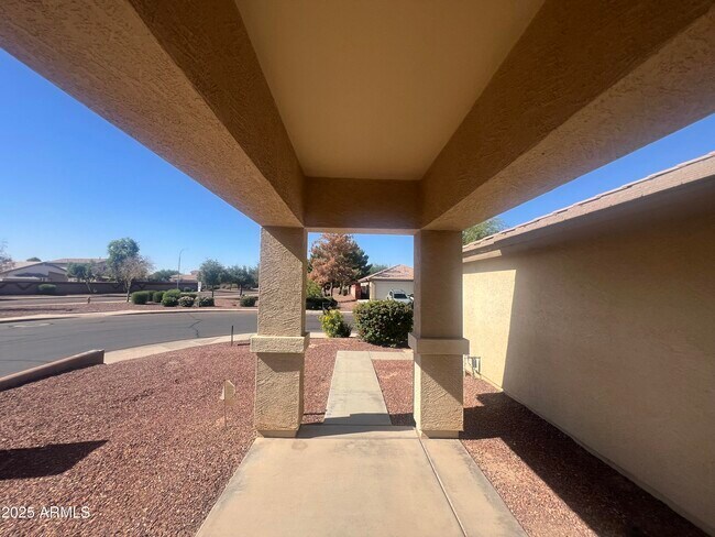 Foto del edificio - 10833 W Elm Ln