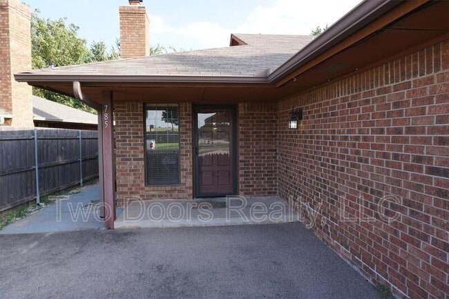 Photo - 785 Kingsgate Road House