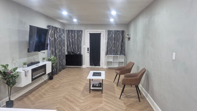 Foto del edificio - 38 Hendricks Pl