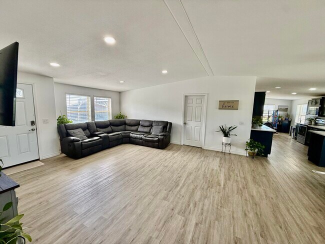 Foto del edificio - 64173 Thomas Ave