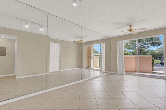 Foto del edificio - 4812 S Central Blvd