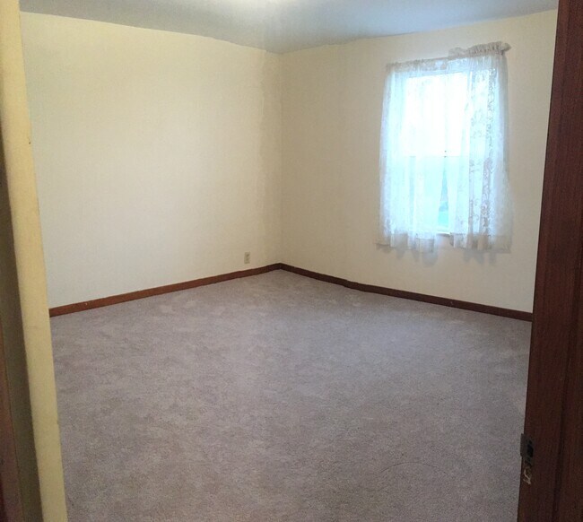 Bedroom 1 - 527 Locust St