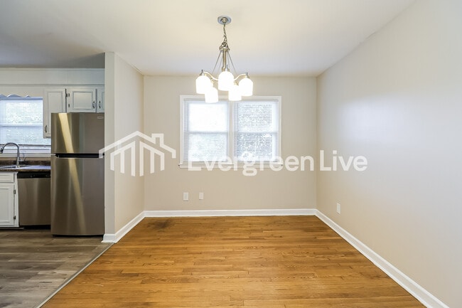 Building Photo - 1639 Vancouver Dr