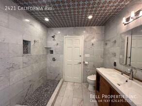 Building Photo - 2421 California Ave