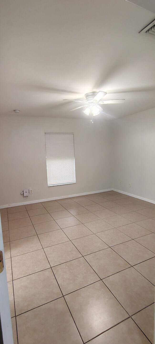 Building Photo - 1624 Kismet Pky E