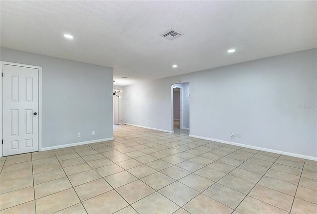 Building Photo - 1417 NE 38th St