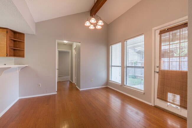 Foto del edificio - Charming 2-Bedroom, 2-Bath Townhouse in Pflugerville!