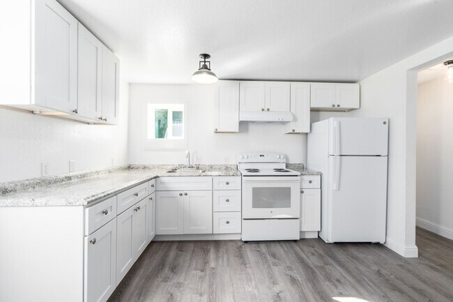 Foto del edificio - 2120 Lincoln Ave #D - 2 bedroom | 1 bath |...
