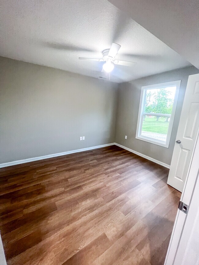 Foto del edificio - 320 W South St