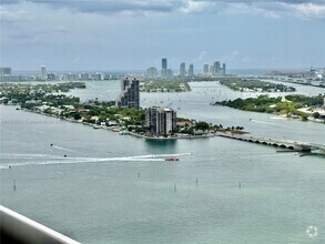 Building Photo - 1800 N Bayshore Dr