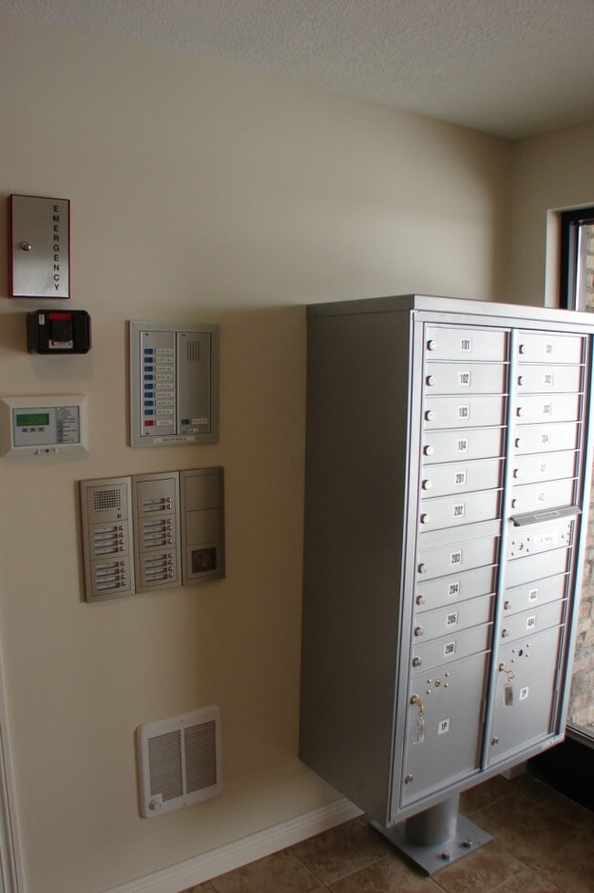 Building Photo - Lakewood Terrace