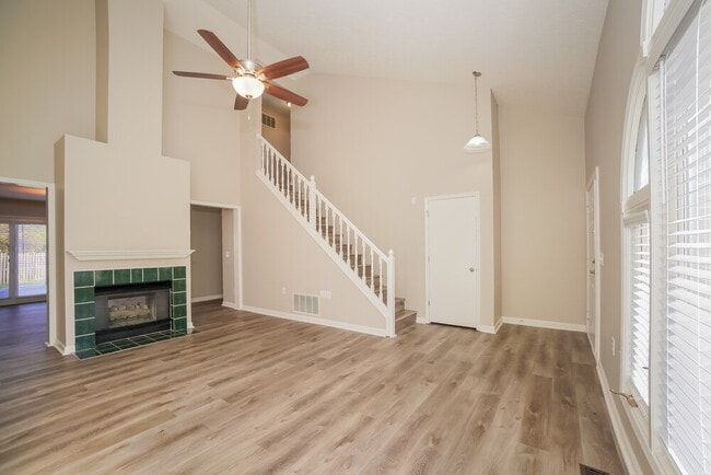 Building Photo - 7202 Nostalgia Ln