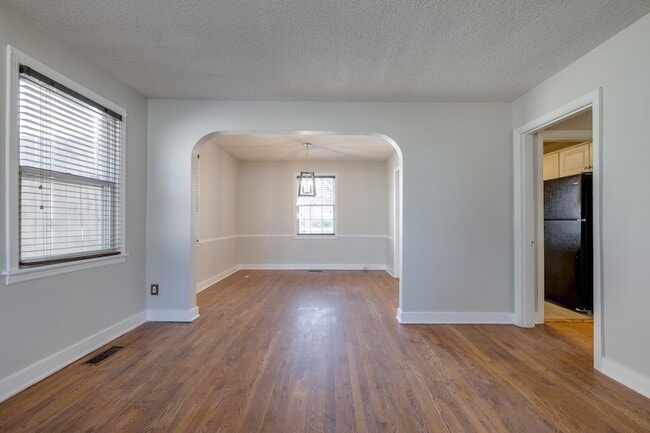 Building Photo - 89 S Larchmont Dr