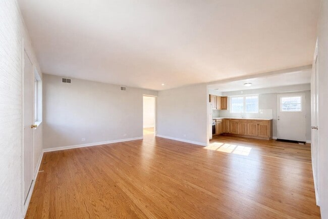 Foto del edificio - 10 Garden Dr