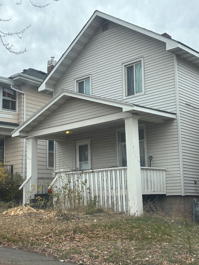 Foto principal - AVAILABLE December! - 3 Bed 1 Bath Home!