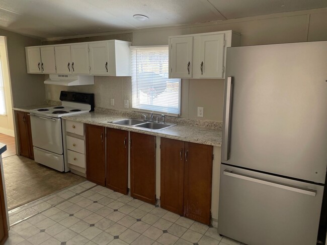 Building Photo - 3 bed, 2 bath mobile home located in Cando...