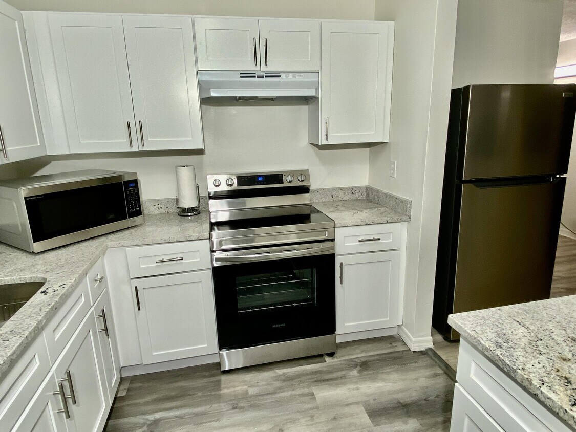 Foto principal - 1241 E Colonial Dr