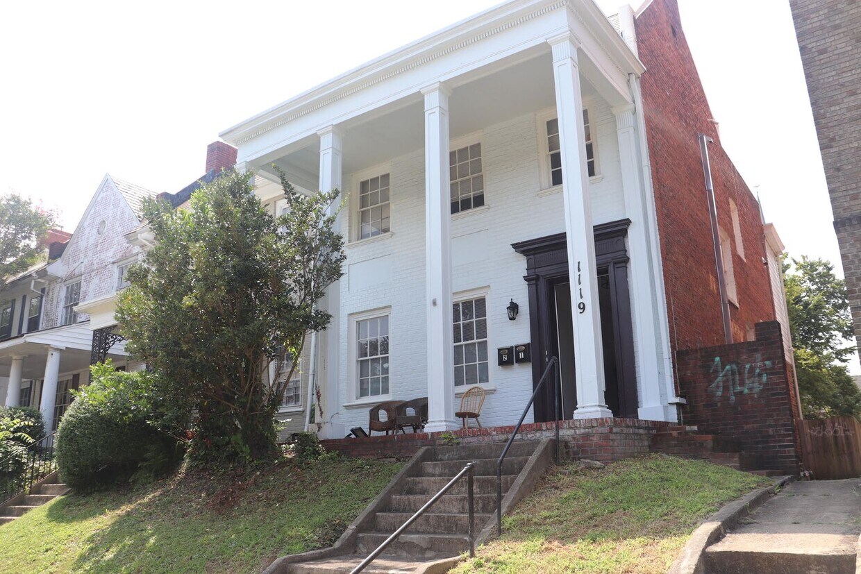 Primary Photo - 1119 W Grace St