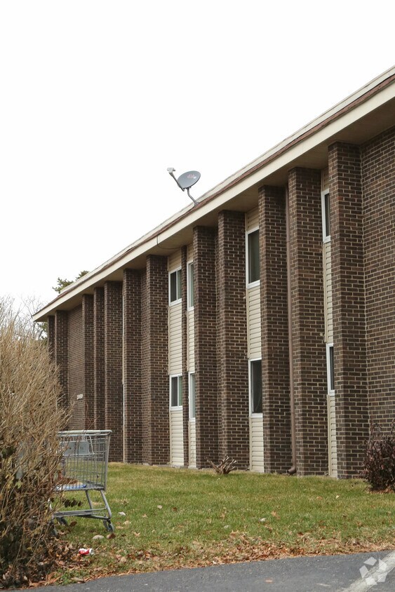 Building Photo - 2069 Fontaine Rd