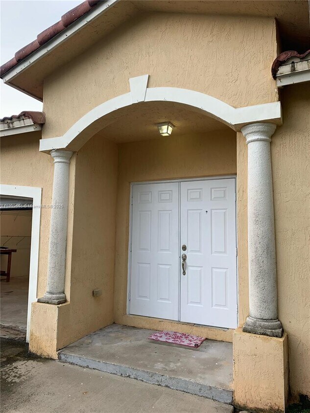 Primary Photo - 18102 SW 156th Ct