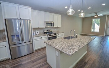 Building Photo - 541 Tokopah Falls St