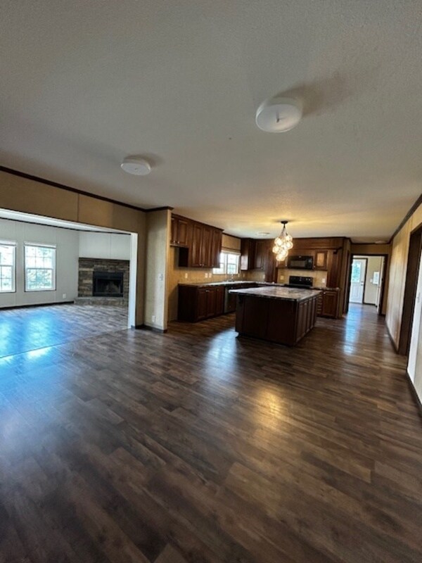 Foto del edificio - 216 Straightaway Ln