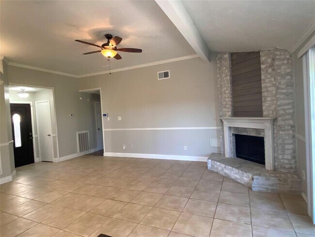 Building Photo - 302 El Toro Ln