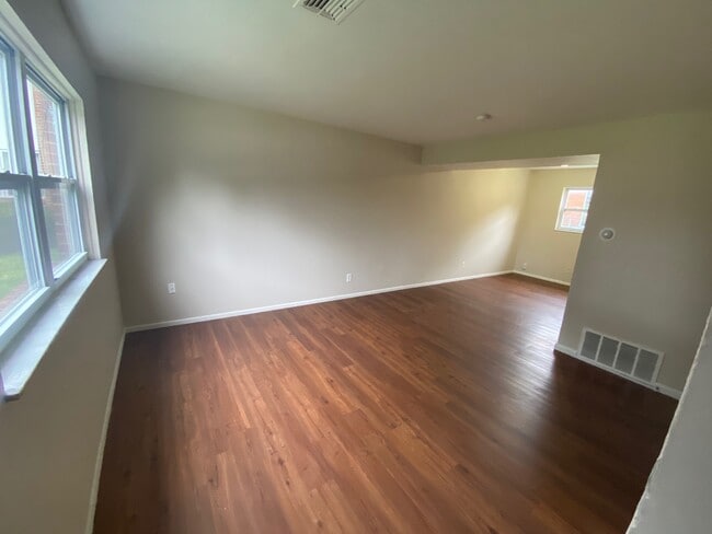 Building Photo - 3110 Clairpoint Ct