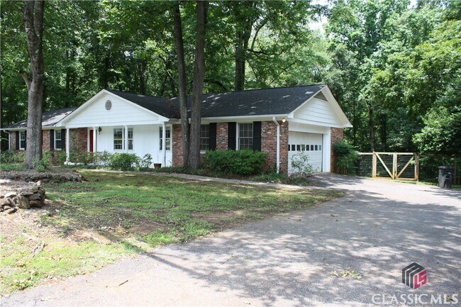 Building Photo - 204 Saxon Woods Dr