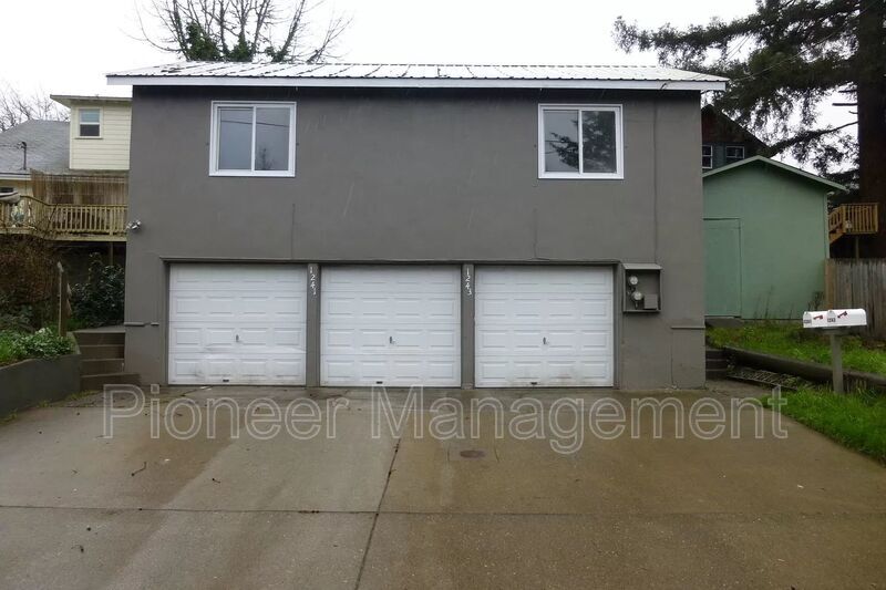 Primary Photo - 1241 SE Hamilton St