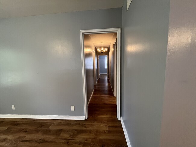 Foto del edificio - 2452 Ridge Rd