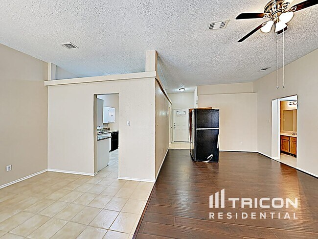 Foto del edificio - 24027 Leathergate Dr