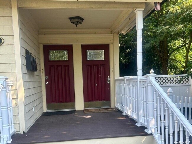 Building Photo - 35 James St