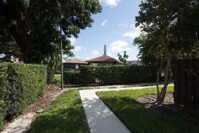 Building Photo - Pine Grove 7133-37