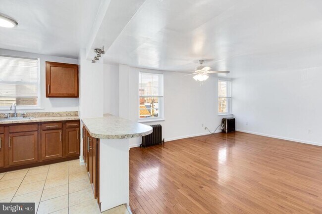 Foto del edificio - 600 E Girard Ave