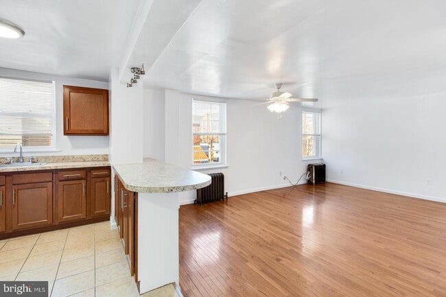 Building Photo - 600 E Girard Ave