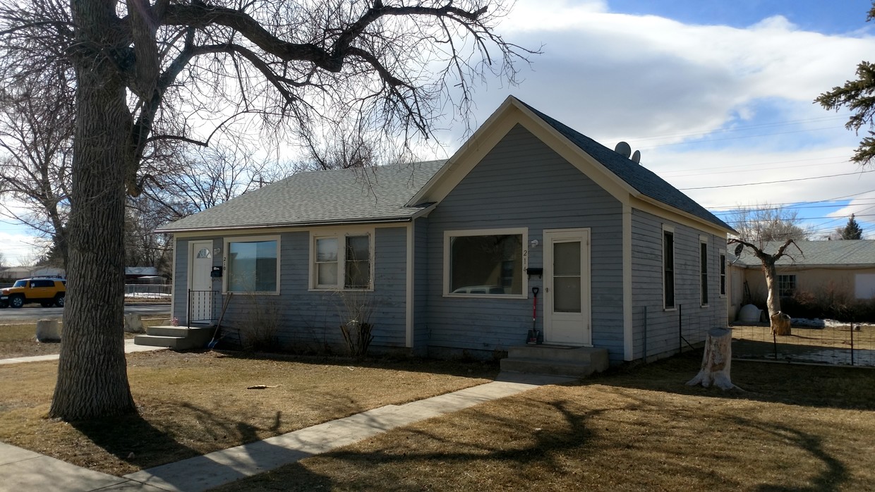 Smaller duplex - 217 W 2nd St