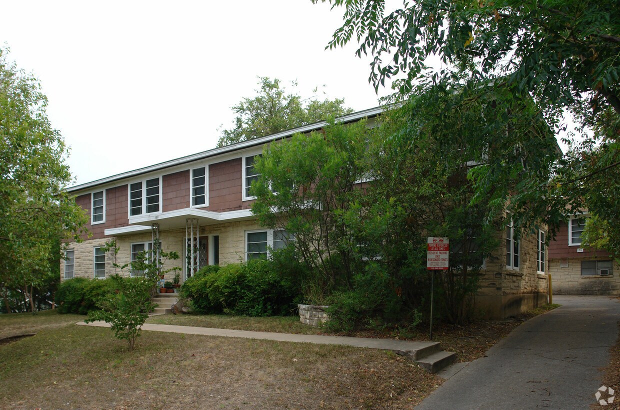 Foto del edificio - 300 E 33rd St