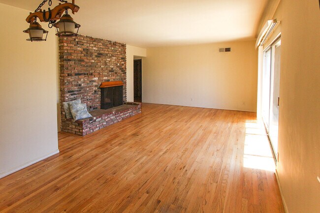 Foto del edificio - 17832 Lemarsh St